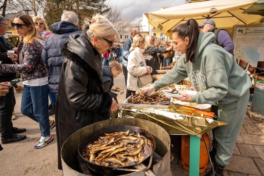 🍷🐟 Вирпазар готовится к традиционному Фестивалю вина...