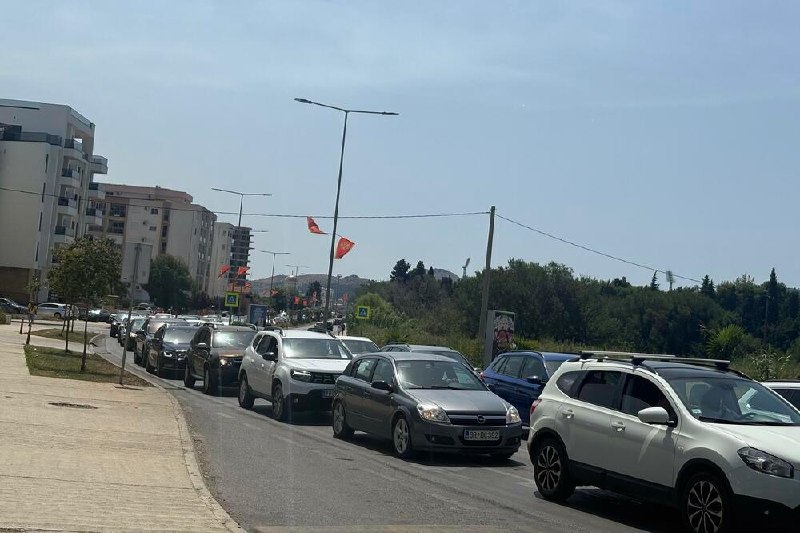 🚦 Бар тонет в пробках каждое лето....