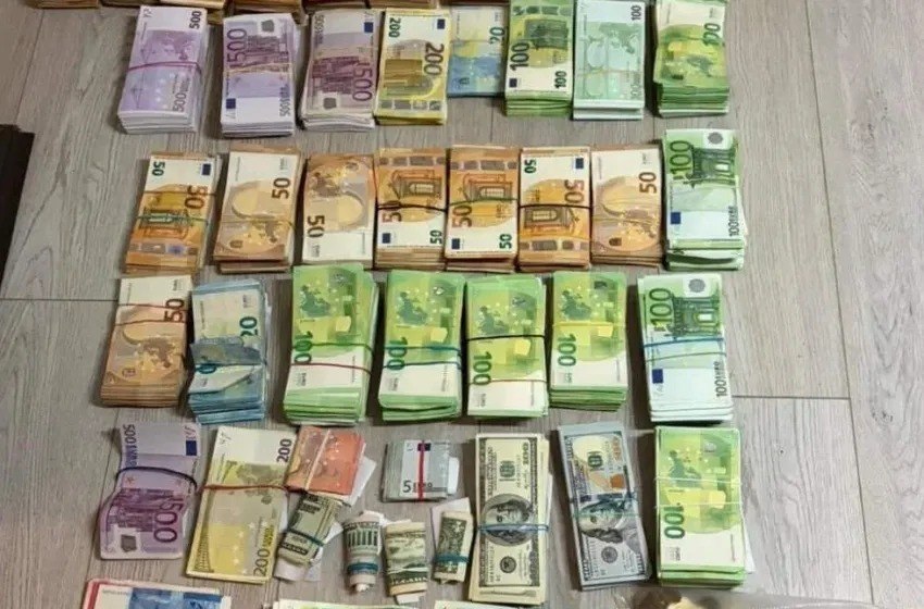 🚨 Миллион евро найден в квартире россиян....