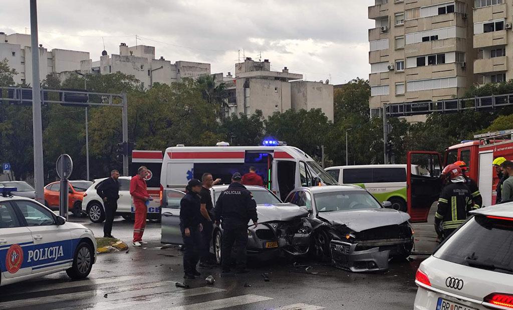 🚗 На перекрёстке у «Ароме» столкнулись два...